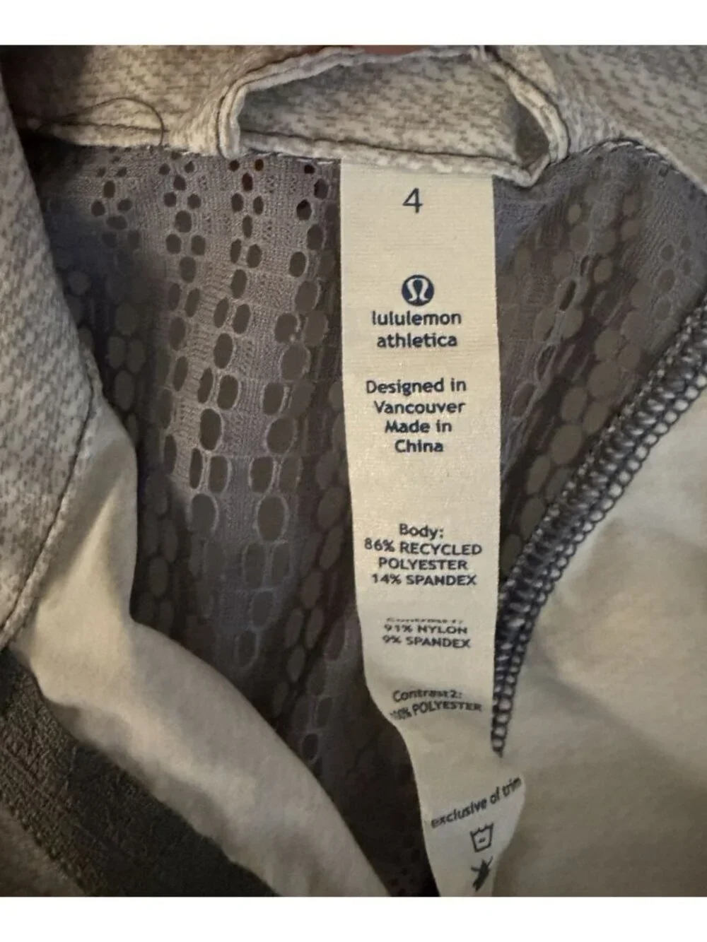 Lululemon Run Women’s Gray And White Nada Jacket Size 4 Lightweight Full Zip
